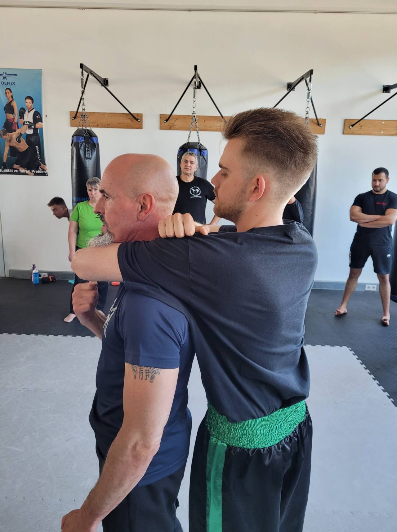 Livre KRAV MAGA - Techniques De Self-défense Et Survivalisme - Manuel D'entraînement Complet